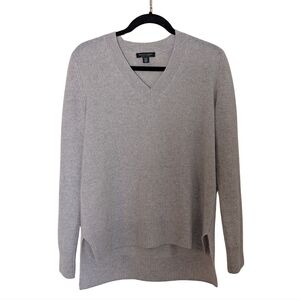 100% Cashmere Light Gray V-Neck Sweater